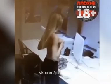 Στριπτιζέζ γδύθηκε σε υπάλληλο τράπεζας για να της εγκρίνει δάνειο (βίντεο)